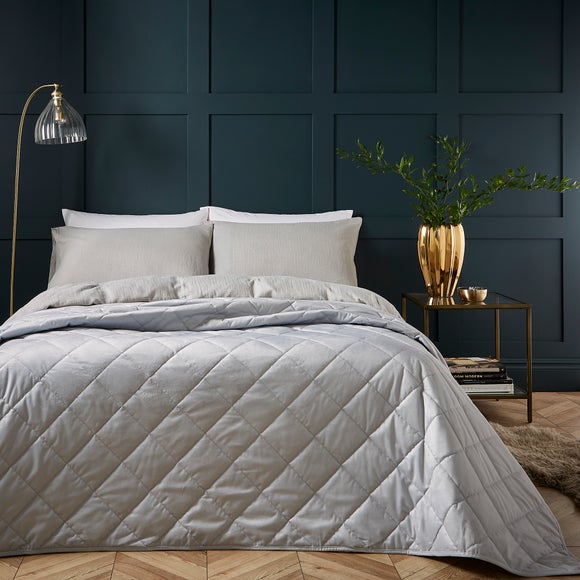 Castleton Quilted Bedspread - image 1