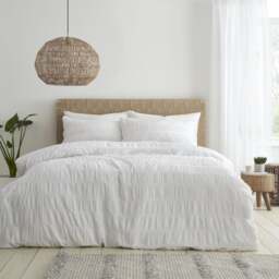 Catherine Lansfield Seersucker Reversible Duvet Cover & Pillowcase Set - thumbnail 1