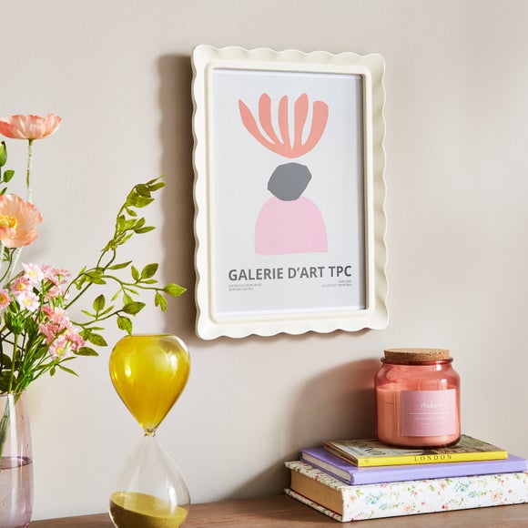 Scalloped Photo Frame - image 1
