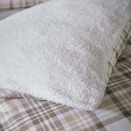 Catherine Lansfield Cosy Sherpa Check Polycotton Duvet Cover & Pillowcase Set - thumbnail 4