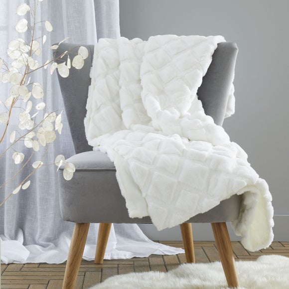Catherine Lansfield Cosy Diamond 130cm x 170cm Throw Blanket - image 1