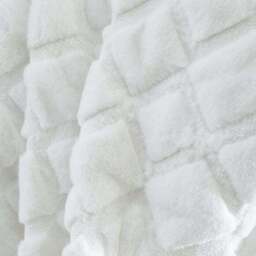 Catherine Lansfield Cosy Diamond 130cm x 170cm Throw Blanket - thumbnail 2