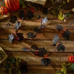 5FT 18 LEDs Black Leaves Garland