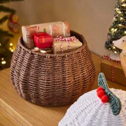 Christmas Pudding Lidded Basket - thumbnail 2