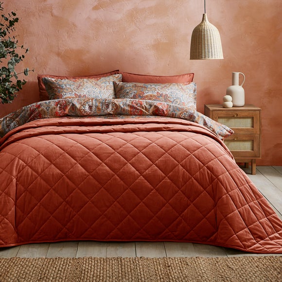 Castleton Quilted Bedspread - image 1