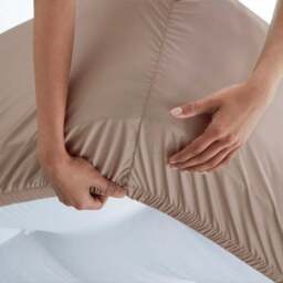 100% Egyptian Cotton 220 Thread Count True Grip® Fitted Sheet - thumbnail 3