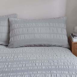 Woven Brixham Seersucker Cotton Duvet Cover & Pillowcase Set - thumbnail 2