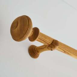 Oval Ribbed Wood Curtain Pole - thumbnail 3