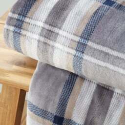Catherine Lansfield Kelso Check Throw Blanket 130cm x 170cm - thumbnail 2