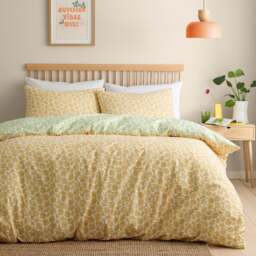 Fusion Retro Daisy Floral Polycotton Duvet Cover & Pillowcase Set - thumbnail 1