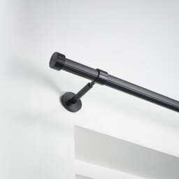 Trinity Ribbed Extendable Metal Eyelet Curtain Pole - thumbnail 1