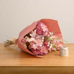 Artificial Pink Dried Look Bouquet & Vanilla & Sandalwood Ceramic Candle Gift Set - thumbnail 1