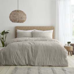 Catherine Lansfield Seersucker Reversible Duvet Cover & Pillowcase Set - thumbnail 1