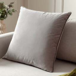Furn. Square Cushion - thumbnail 1
