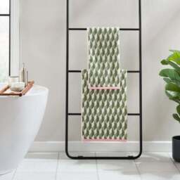 Modern Geometric Towel - thumbnail 2