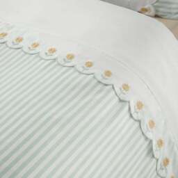 Catherine Lansfield Embroidered Daisy Duvet Cover & Pillowcase Set - thumbnail 3