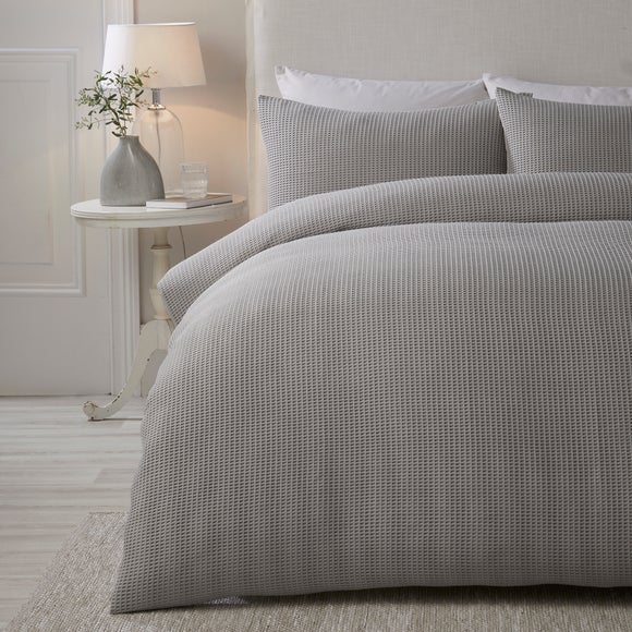 Serene Lindly Duvet Cover and Pillowcase Set - image 1