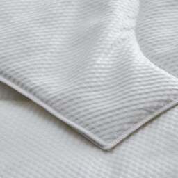 Fogarty Light & Lofty Waffle 4.5 Tog Summer Duvet - thumbnail 4