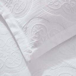 DUSK Cannes Matelassé Cushion Cover - White - 50 x 50cm - thumbnail 3