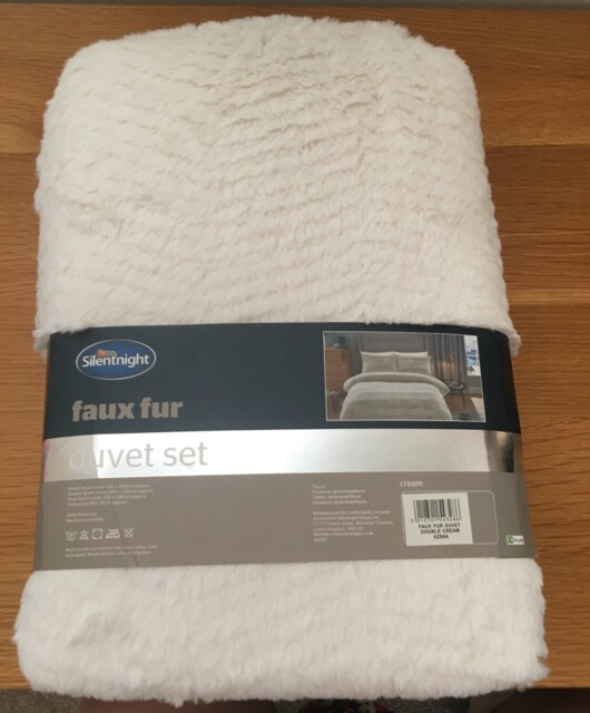 In Pack Silentnight Faux Fur Double Duvet Set - Cream Rrp £49.99