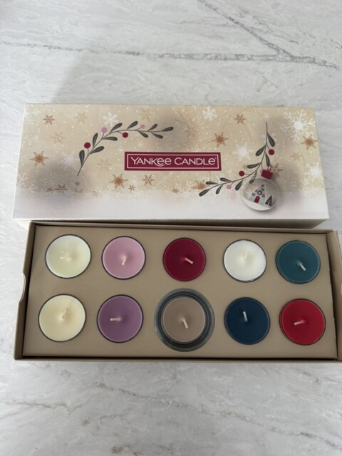 Yankee Candle Assorted 10 Tea Lights & 1 Holder Gift Set Boxed