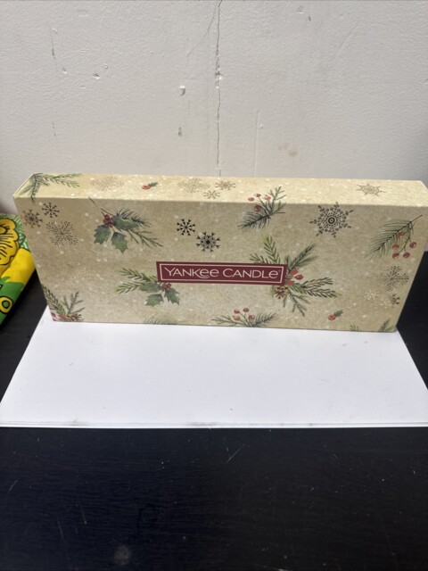 Yankee Candle Magical Christmas 10 Tea Lights Gift Set Including
