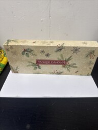 Yankee Candle Magical Christmas 10 Tea Lights Gift Set Including