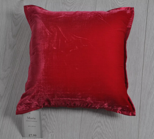 Luxurious Marie Cushion Including Free Inner Pad 40 X 40cm [raspberry]