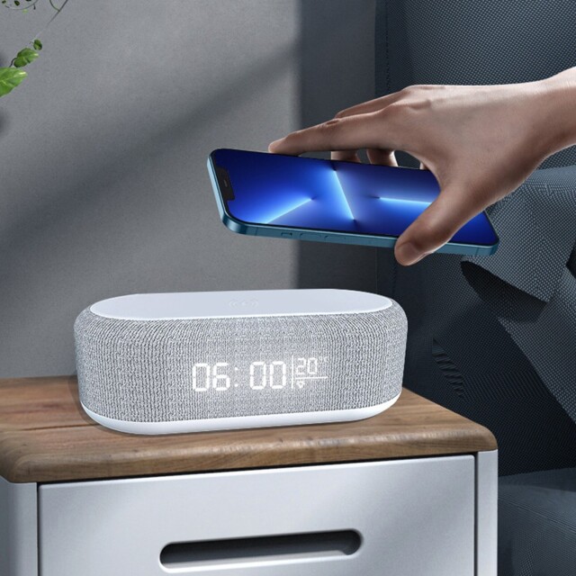 6 In 1 Alarm Clock Wireless Charger Charging Station With Speaker /