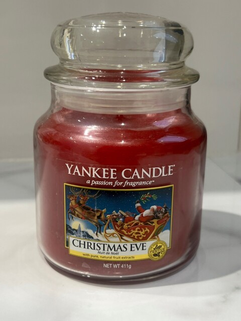 Yankee Candle Scented Medium Jar Christmas Eve 65-75 Hours 411g 10.7cm