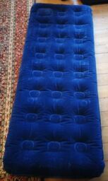 Gelert Flock Airbed With Internal Footpump