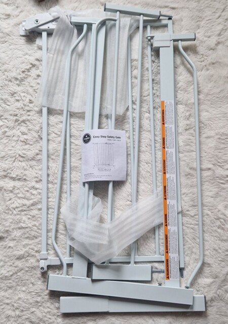 Regalo Easy Step Metal Walk Through Safety Gate Model 1160e Ds White