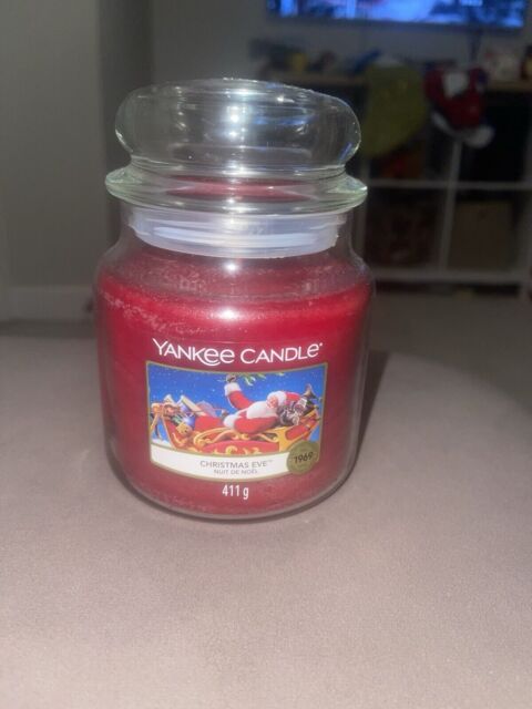 Yankee Candle Scented Medium Jar Christmas Eve 65-75 Hours 411g 10.7cm