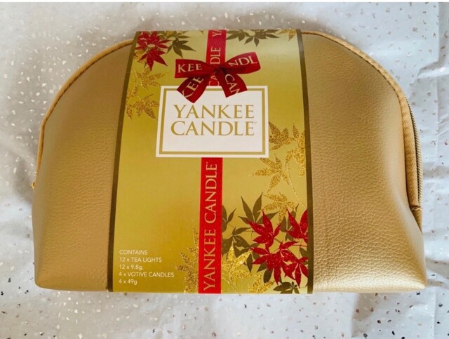 Yankee Candle Cosmetics Bag Christmas Gift Set - 4 X Votives + 12 X