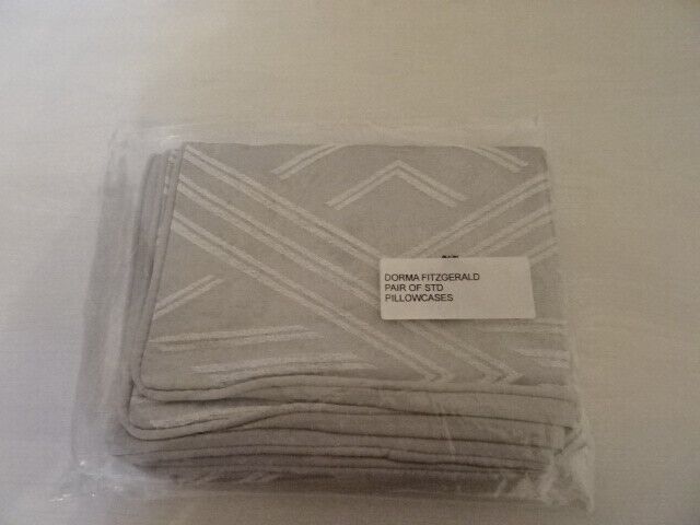 "Dorma ""fitzgerald Silver"" Pair Of Standard Pillowcases-new"