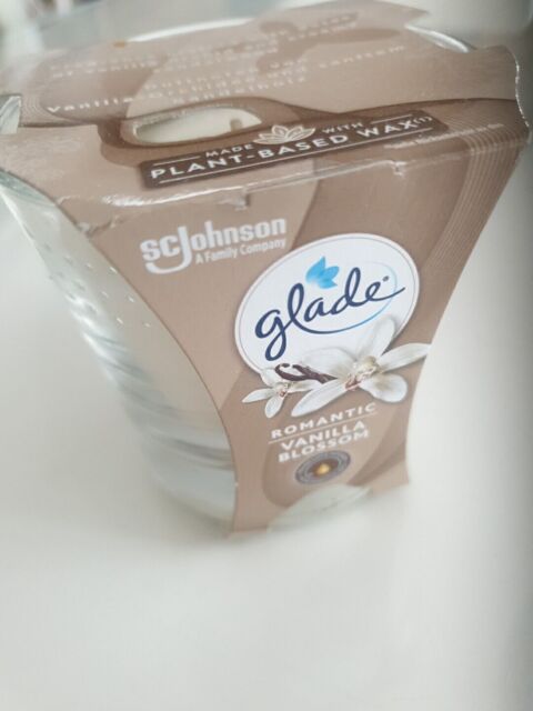 Glade Romantic Vanilla Blossom 129g Fragrance Infused Candle Plant