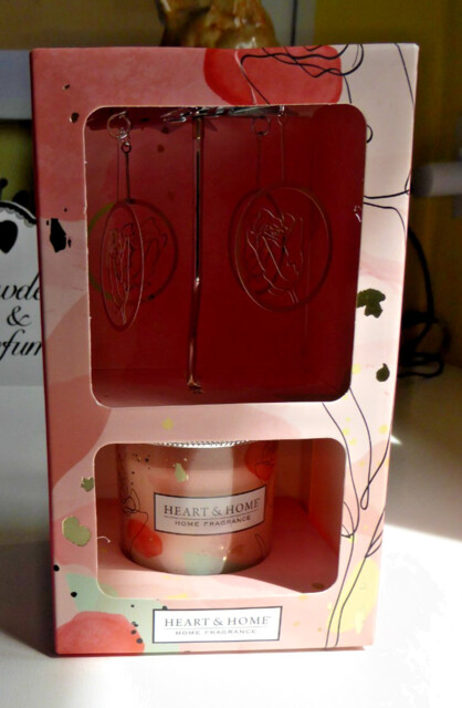 Heart & Home - Home Fragrance Candle With Spinning Carousel With Love