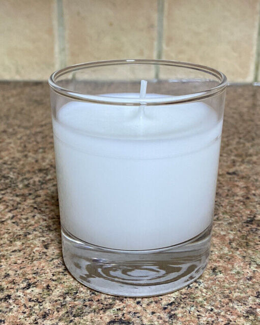 Wax Lyrical Fresh Linen Candle. 132g. Burns Upto 32hrs. No Lid