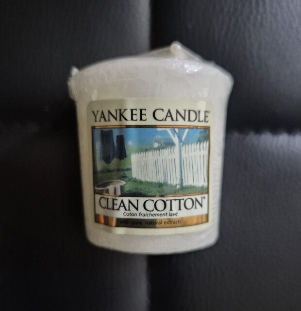 Yankee Candle Clean Cotton Votive Candle