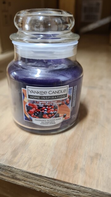 Yankee Candle Berry And Cedar Home Inspiration Small Jar 3.7oz 104g