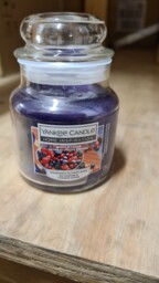 Yankee Candle Berry And Cedar Home Inspiration Small Jar 3.7oz 104g