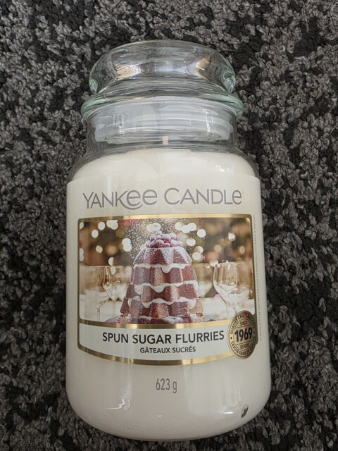 Yankee Candle 1720943e Large Scented Candle Jar - Sugar Spun Flurries