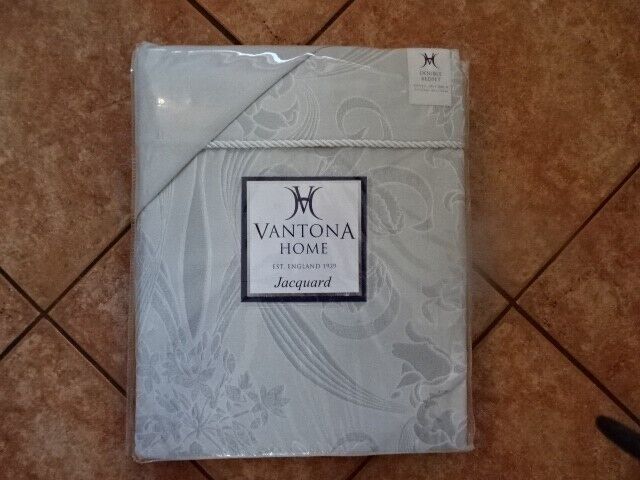 "Vantona ""nouveau Damask Silver"" Double Bedset Bnip"
