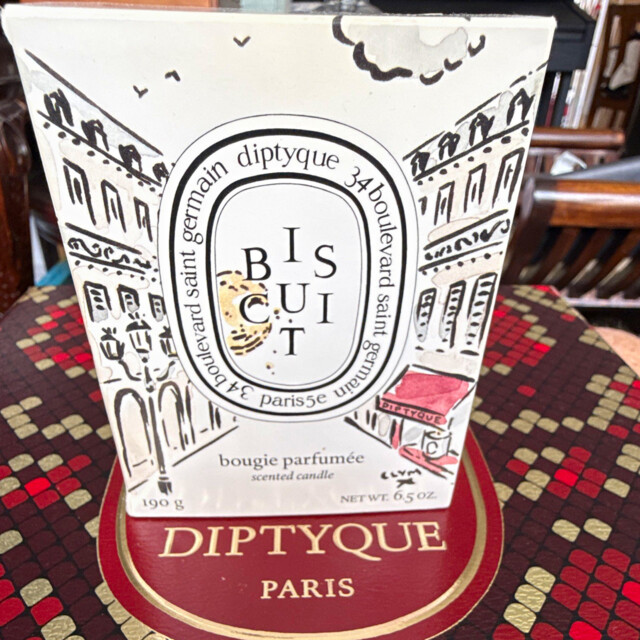 Diptyque Biscuit Scented Candle 190g White Wax Jar Indoor 1 Pack