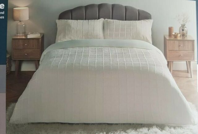 Silentnight Embossed Fleece Duvet Set Single Cream 130x200cm