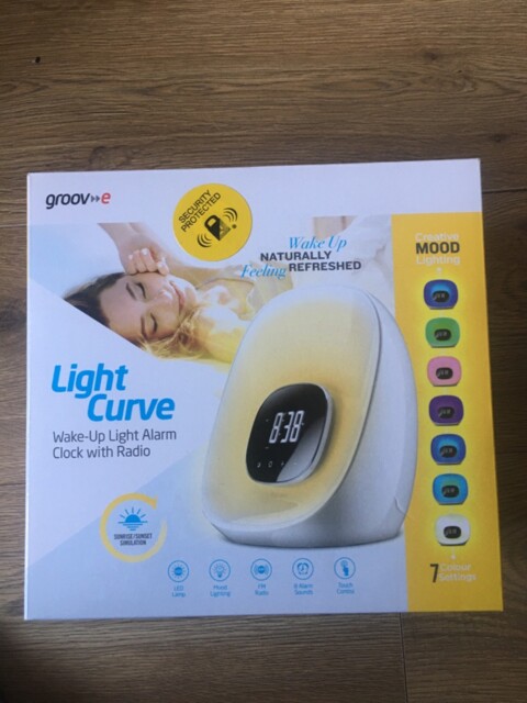 Groov-e Light Curve Alarm Clock Radio With Wake-up Light - Gv-cr01