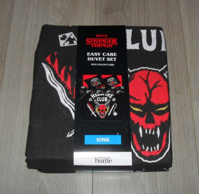 Stranger Things Hellfire Club King Duvet Set -