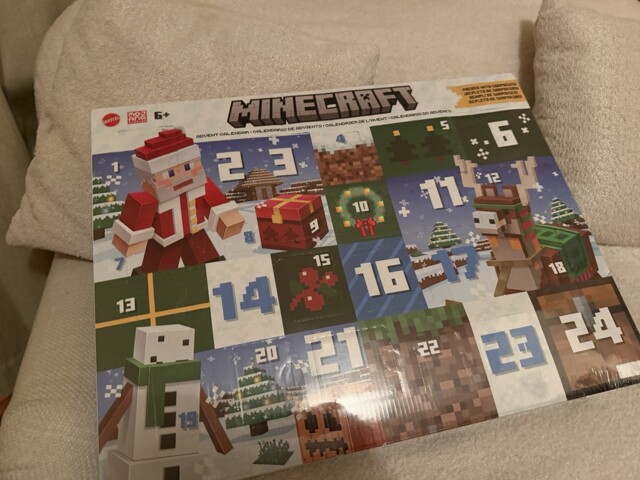 Mattel Minecraft Advent Calendar Hxm86 – 3 Figures, 17 Accessories &