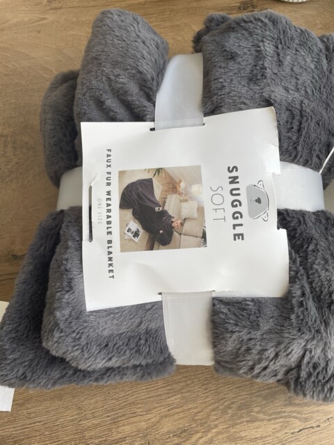 Snuggle Soft Faux Fur Wearable Blanket/adult One Size/dark