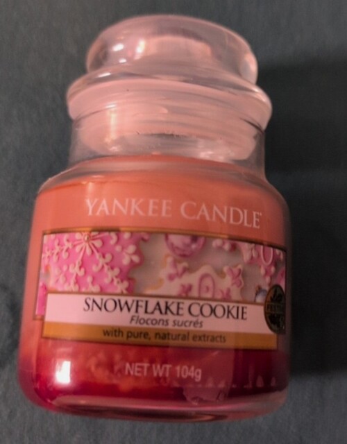 Yankee Candle Small Jar Snowflake Cookie Candle Original 104g